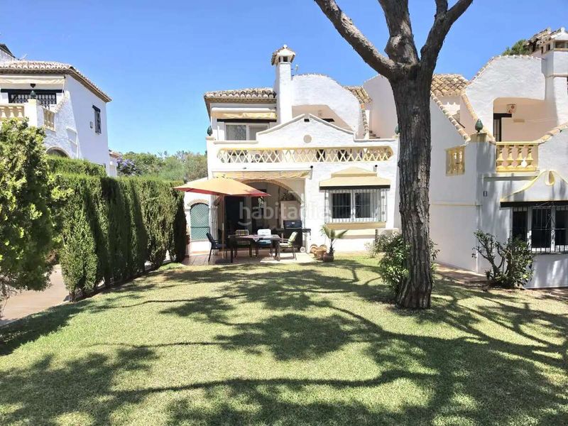 Foto b9398259-2e43-48a6-8192-2910b79772dc. Casa adossada amb piscina a Calahonda Mijas