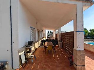 Xalet a Algemesí. Finca reformada con vivienda, apartamento independiente y negoci