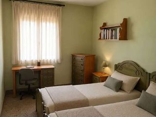 Chalet à Bellpuig. Villa con gran parcela, almacén polivalente y alta rentabilidad