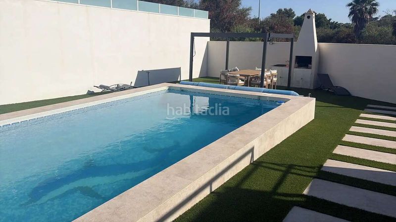 Foto 404403aa-a0ea-4c7e-be0b-018d55c5d380. Chalet mit pool in Mil Palmeras Pilar de la Horadada