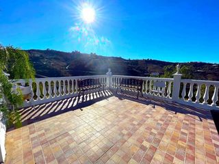 Chalet in Cómpeta. Casa independiente con terreno y vistas en cómpeta