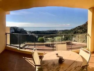 Piso en Calahonda. Apartamento en venta en calle cristóbal colón, calahonda, mijas,