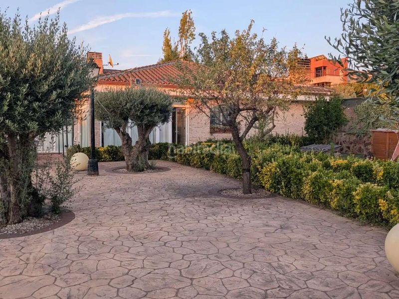 Foto 9b07fa7e-27c7-4687-b148-dbd2cbaaf3d9. Chalet mit pool in Mejorada del Campo