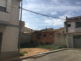 Terreny residencial a Carrer domènech i montaner 27. Terreno en venta
