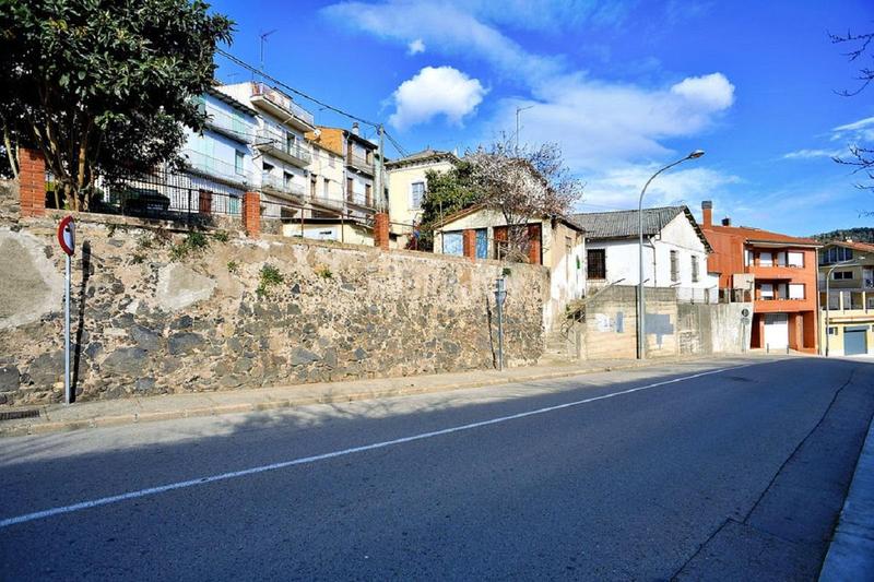 Foto 48933a05-fbda-4fca-b2dc-2cfa2e0af186. Residential plot in rei jaume ii 5 in Olot