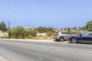 Terreny residencial a Las flores 138-140. Terreno en venta
