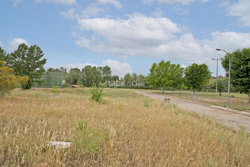 Foto 85425eee-70c0-4b6c-a487-25e44fae78dd. Wohngrundstück in avenida de valdetorres s/n in Casar (El)