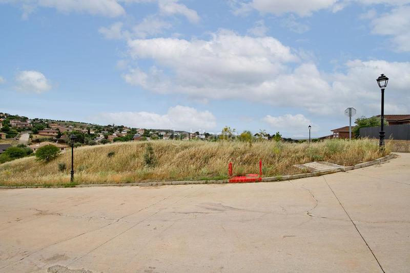 Foto b0b46230-588e-47cc-b6c0-d165f14dd013. Wohngrundstück in avenida de valdetorres s/n in Casar (El)