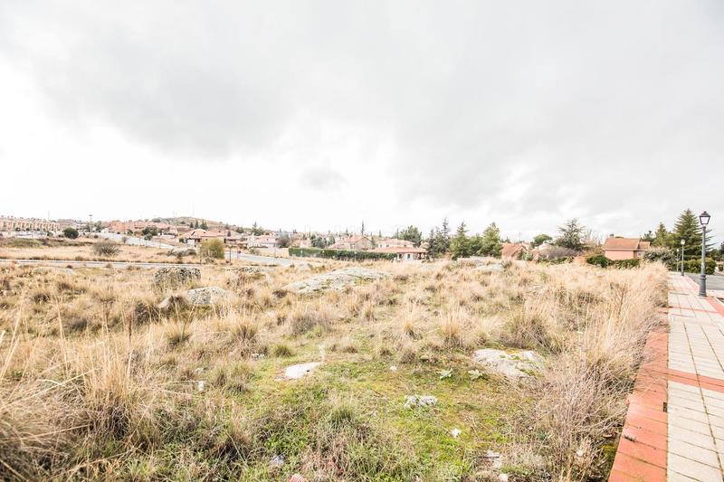 Foto f540d684-9af2-44ca-9866-e23d4fb678e2. Terreny residencial a juan carlos i s/n a Hervencias Ávila