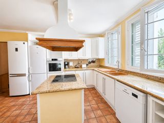 Semi detached house in Arico. Amplia casa adosada de 193 m² en abades | terraza, barbacoa y pl