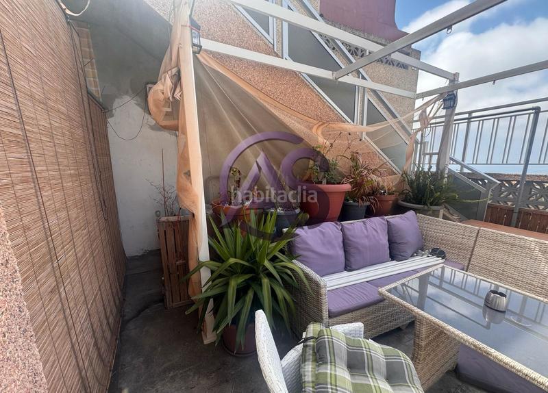 Foto c4e93c8c-1099-48ec-8dae-45ccc1dcf136. Casa adosada amplia casa familiar y jardín en el escobonal de dos plantas con patio en Güímar