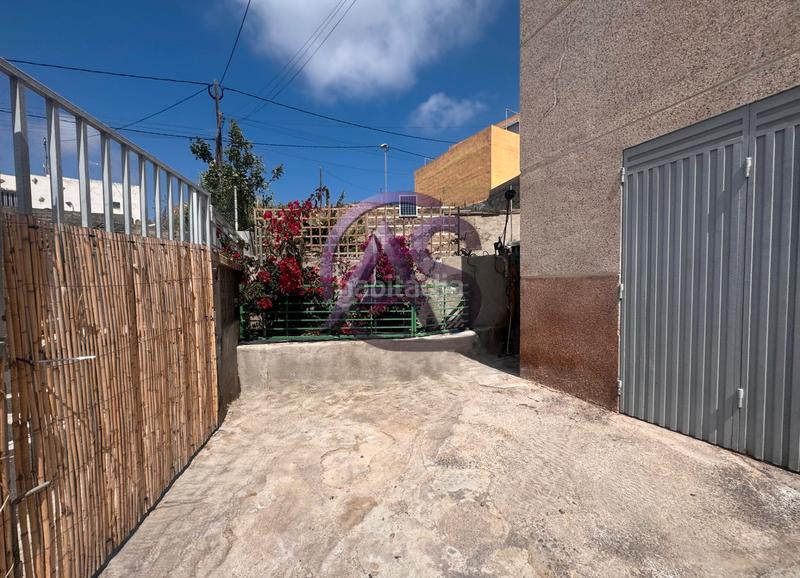 Foto f4052d38-e778-4bd6-9d0d-9d20357ae6ea. Casa adosada amplia casa familiar y jardín en el escobonal de dos plantas con patio en Güímar