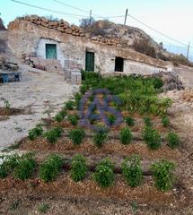 Propriété à Fasnia. Terreno rústico en fasnia con agua, cuevas y fácil acceso.