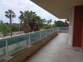 Pis  Carrer de tarragona. Amplio piso en salou con piscina comunitaria