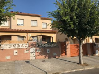 Casa adossada  Avinguda de creixell. Casa adosada con piscina com - financiación 100% en creixell