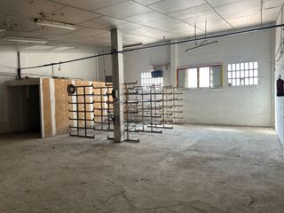 Business premise in Carrer del camí de valls 71. Lote de dos locales en reus