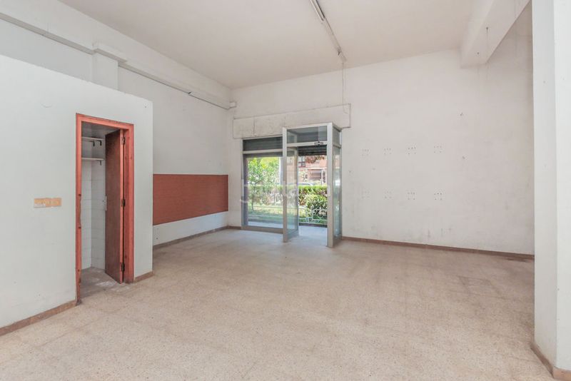 Foto 1852f270-f39d-4d52-afdd-92b8e58d79a0. Local comercial a Campclar Tarragona