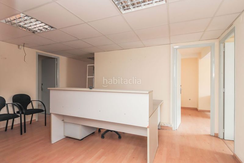 Foto e13bb8d1-e6c2-42f8-a0cb-e01c7a3cace5. Oficina a Ponent Reus