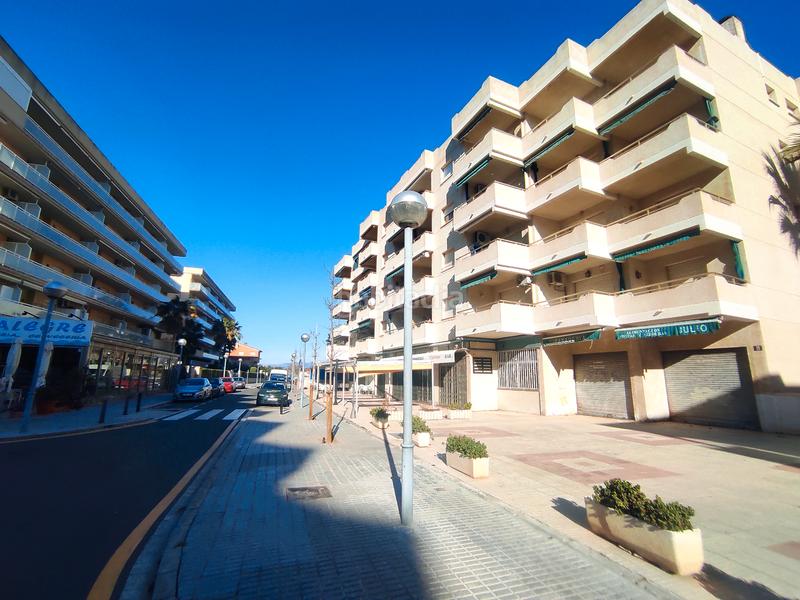 Foto b7f1488f-45f9-49e1-bc61-9da328c95d63. Local comercial a carrer d'enric morera 1 a La Pineda Vila-seca