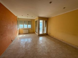 Piso  Carrer del cardenal gom�. Piso muy grande con parking en la riba
