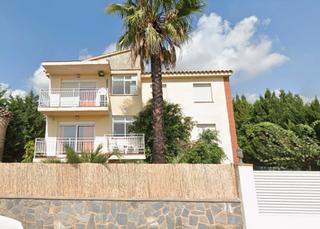 Chalet  Carrer rubio i bellver. Chalet individual con 3 viviendas