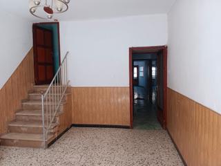 Maison  Carrer de saragossa. Casa de pueblo