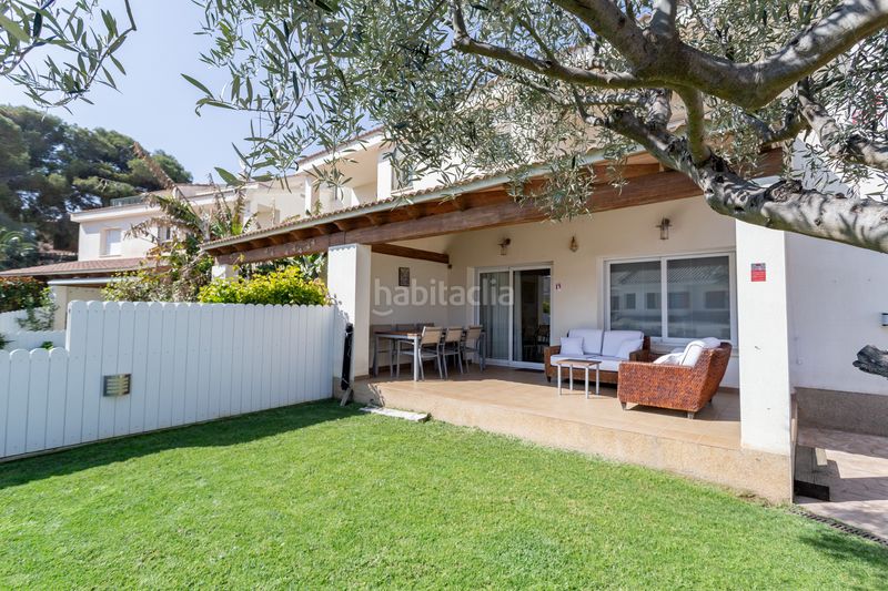 Foto 5ca5abc2-fa42-40cf-8871-61ff32b42ac2. Casa aparellada a carrer del fonoll 11 a Els Munts Torredembarra