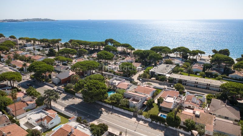 Foto ec6b0180-dcbc-43ff-ab39-0b7eae462ee4. Chalet in avinguda de la diputació 98 in Vilafortuny Platja Cambrils