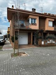 Reihenhaus in Carrer era d'en carb 24. Casa a manlleu