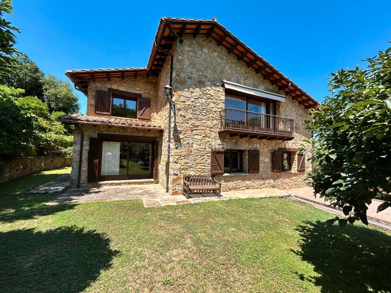 Foto b6965d99-e9b6-4da5-abe4-9e58c0a129e4. Casa con camino riscaldamento parcheggio piscina in Sant Joan les Fonts