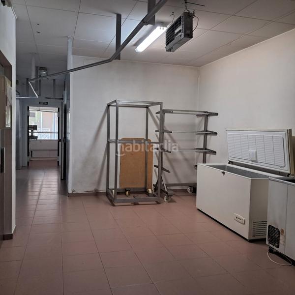 Foto ec1e2e4b-be4a-4b4d-8075-2fdde6d14fcd. Locale commerciale in avinguda de cisteller 2 in Sant Joan les Fonts