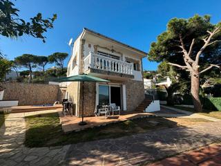 Casa a Serra Brava. Impresionante casa con piscina y vistas a la montaña en serra br