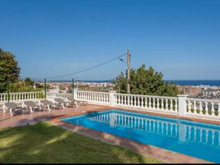 Rent House in Santa Susanna. Moderna casa a cuatro vientos con espectaculares vistas al mar e