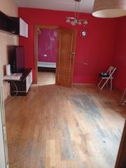 Appartement à Turó de la Peira. ¡oportunidad única! piso de 4 habitaciones con ascensor