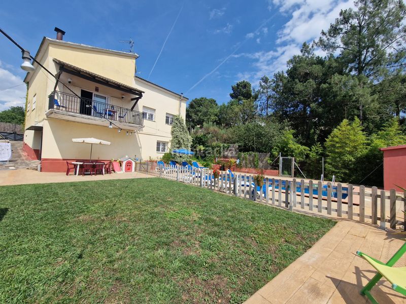 Foto b23a10ba-1e65-4843-93b3-c8ed8d7ebdcc. Casa amb xemeneia calefacció aparcament piscina a Lloret de Mar