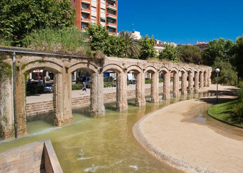 Foto f2358d20-f9da-49de-9699-885105b8e4fd. Dúplex amb calefacció aparcament a El Camp de l´Arpa del Clot Barcelona