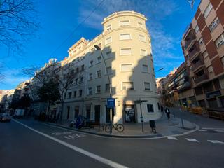 Appartement à Avinguda de la mare de déu de montserrat 57. ¡oportunidad única para inversores!