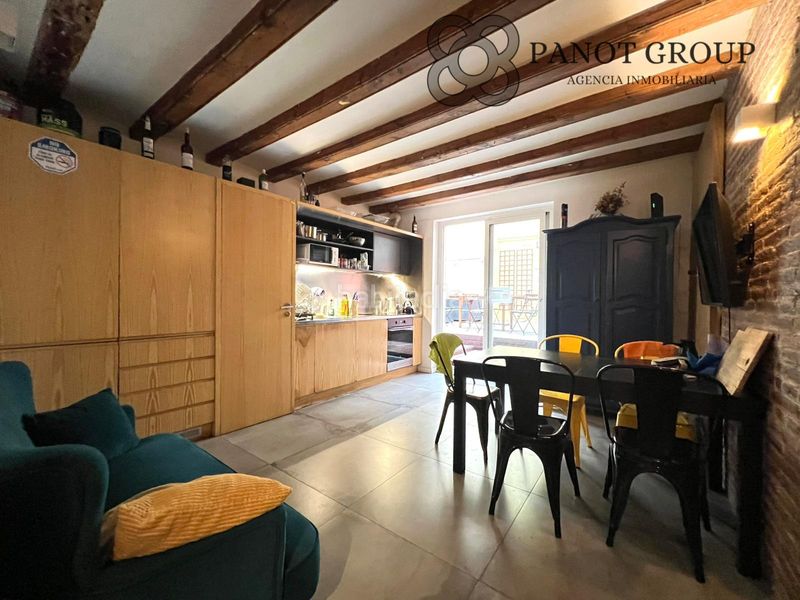 Foto bd0fde52-0f1f-42dc-8d7c-8b547b1933d6. Piso en Raval Barcelona