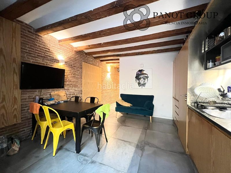 Foto c179bc6c-235c-4b5d-a086-9fbdf4f82a07. Piso en Raval Barcelona