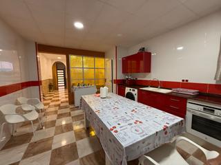 Maison jumelée à Sueca. Casa en venta – amplia, luminosa y con gran terraza privada