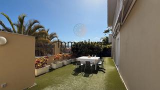 Casa pareada en Avenida kurt konrad mayer 20. Explendido pareado en esquina, 5 dormitorios
