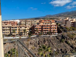 Maison jumele en Calle la tosca 23. Jardin y terraza, amplio pareado