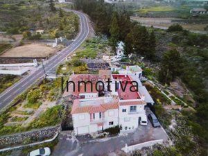 Reihenhaus in Calle lomo del caballo 24. Adosado en taucho + apartamento