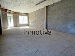 Locale commerciale in Avenida santa cruz 30. 320m2, 4 locales juntos