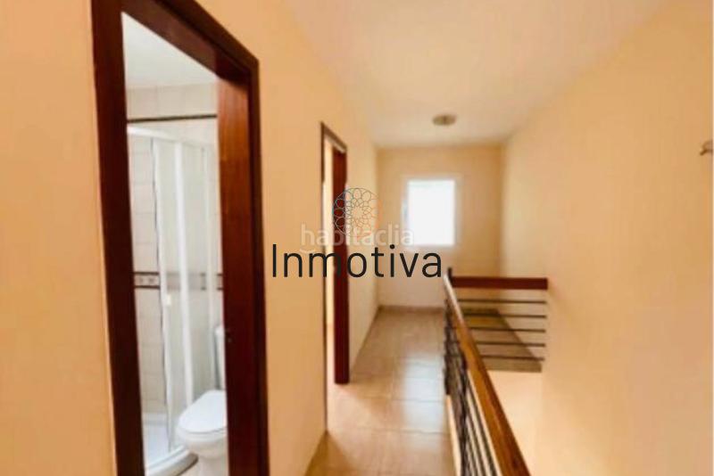 Foto 1f10c6a2-460b-4870-a751-4a54a7fd6a12. Casa adossada a avenida kurt konrad mayer 20 a Playa Fañabé Alto Adeje