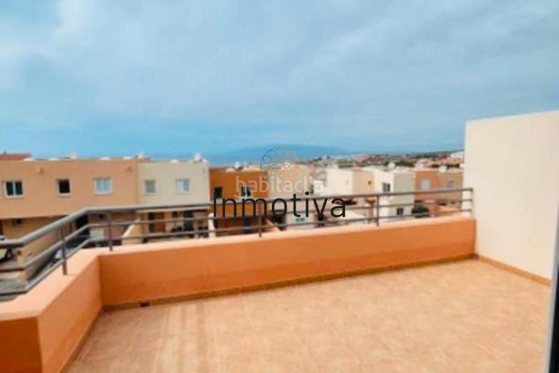 Foto 70a838db-3315-4bd7-8423-9b10e71b63cf. Casa adossada a avenida kurt konrad mayer 20 a Playa Fañabé Alto Adeje
