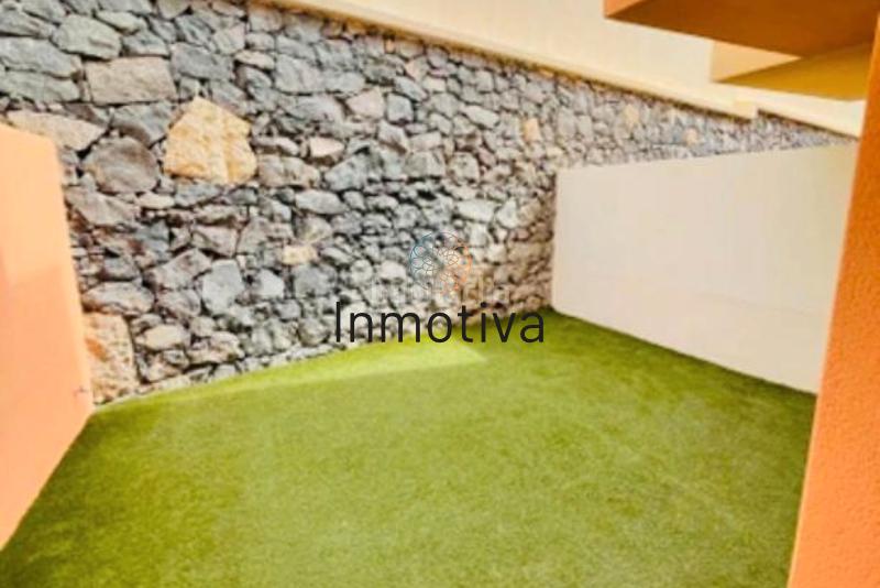 Foto 8d2e9e42-7f4f-4394-9869-dc96fdf07bb1. Casa adossada a avenida kurt konrad mayer 20 a Playa Fañabé Alto Adeje