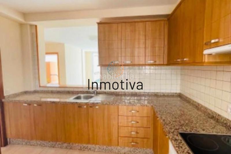 Foto d463abdf-dcb1-401a-956b-9d729b590413. Casa adossada a avenida kurt konrad mayer 20 a Playa Fañabé Alto Adeje
