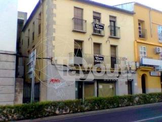 difice  Alfonso viii. Edificio en avenida alfonso viii de plasencia, con 3 plantas de