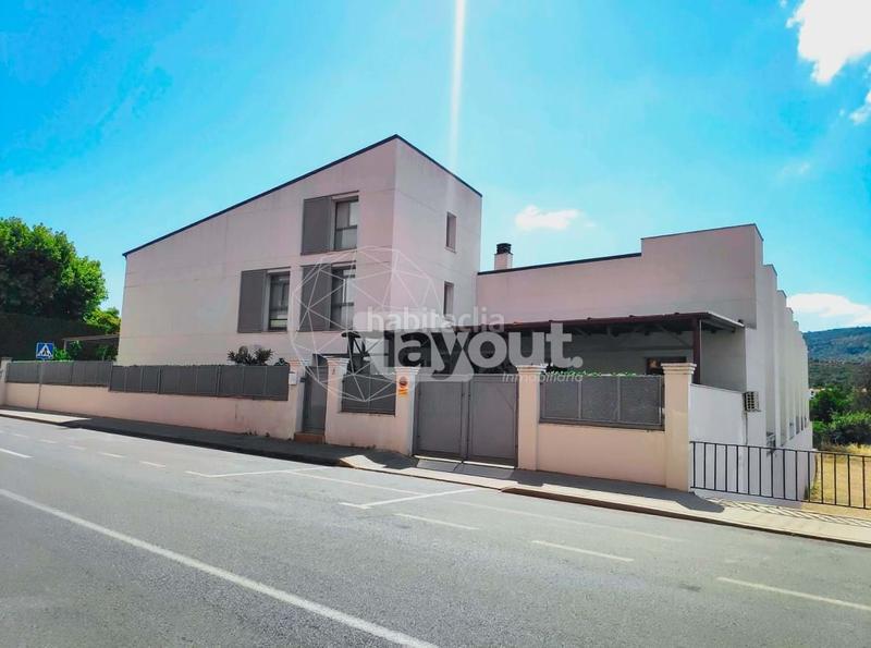 Foto 01f8e516-1190-4287-9c7e-1f1f9c80c730. Casa amplia vivienda unifamiliar adosada , situada a escasos metros del parque natural de la isla. con 394m construidos, 6 en Plasencia